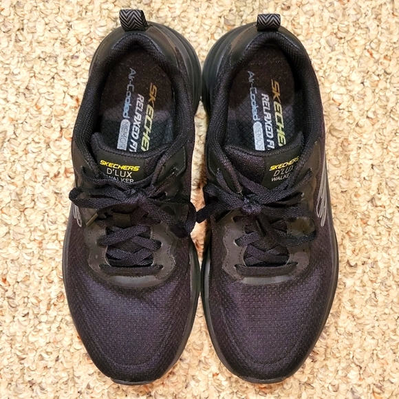 Skechers Men's D'lux Walker Sneaker - Picture 7 of 8